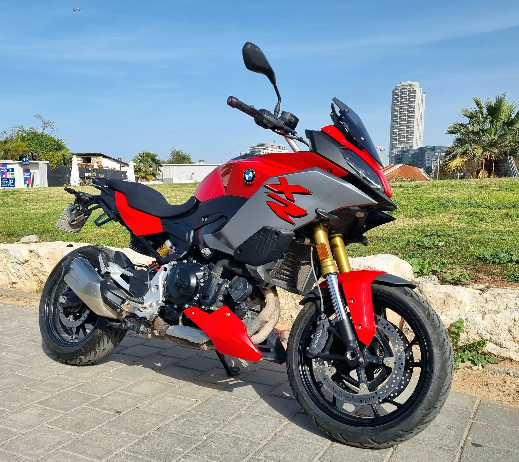 BMW F900XR