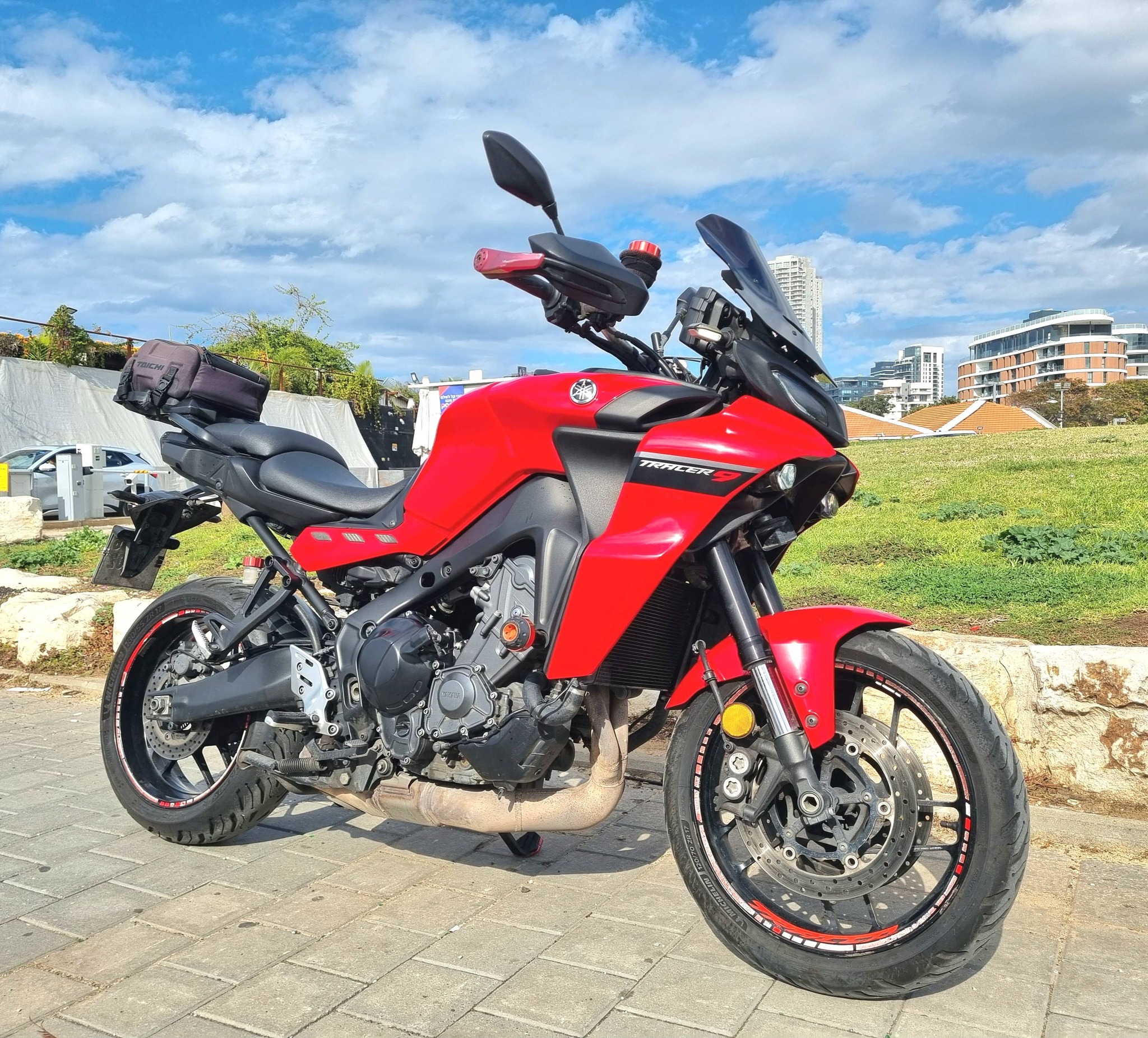 YAMAHA TRACER 900