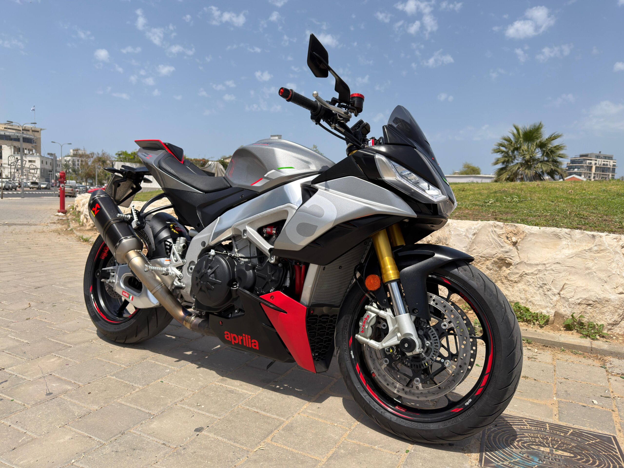 APRILIA TUONO 1100