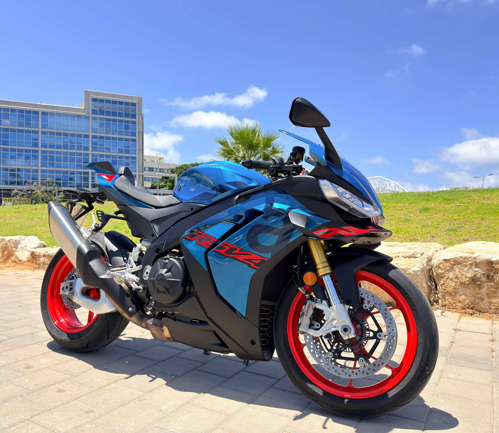 APRILIA RSV 4