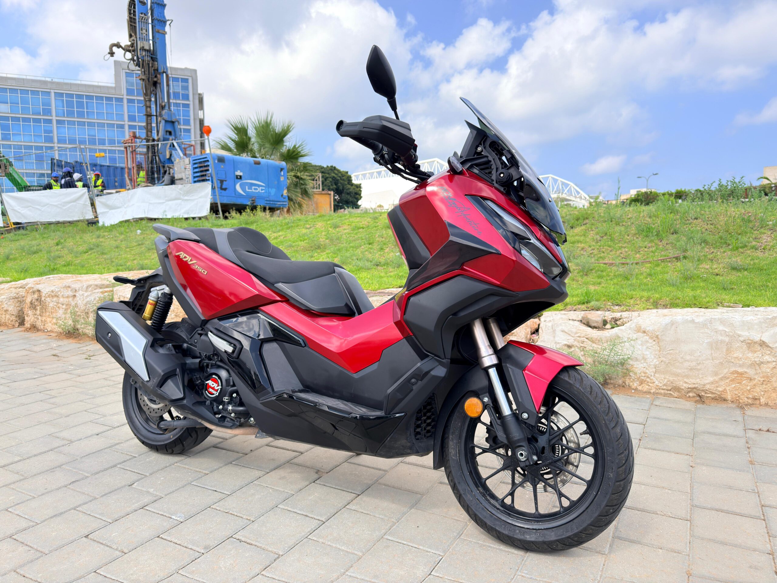 HONDA ADV